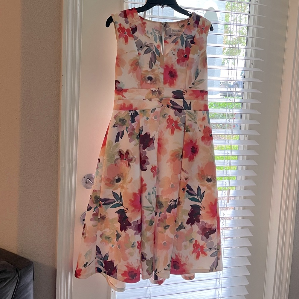 Calvin Klein size 8 floral pattern with POCKETS! :)
